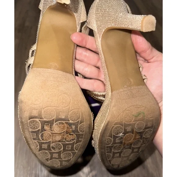 Like New! Gorgeous Champagne Sparkly Heels - Picture 6 of 8